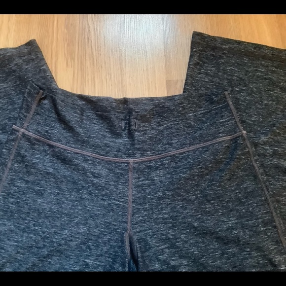 Lululemon hi rise herringbone pants boot leg back pocket with zipper . Size 6 - Picture 5 of 5